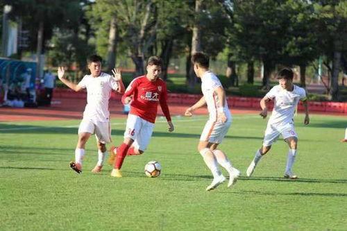 成人足球训练垫球视频,跟随视频学技巧