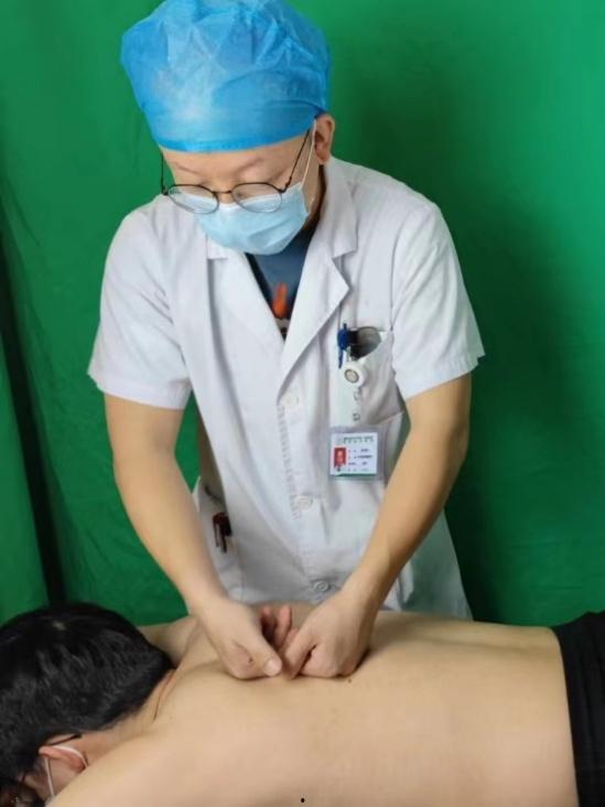 成人撑着了怎么推拿视频,成人撑伤推拿恢复技巧详解