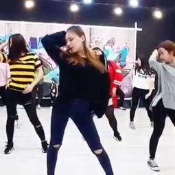 成人牛仔组合双人舞视频,激情四溢！成人牛仔组合双人舞魅力瞬间