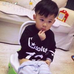 成人穿上纸尿裤尿尿视频,揭秘纸尿裤神奇吸尿原理