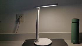 宿舍成人台灯测评视频,照亮学习生活，品质之光大揭秘