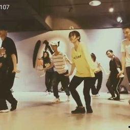 好喜庆舞蹈视频成人,舞动青春岁月