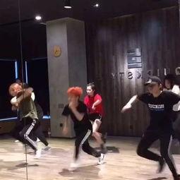 好喜庆舞蹈视频成人,舞动青春岁月