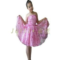 成人礼鱼尾礼服视频,鱼尾礼服风采展示